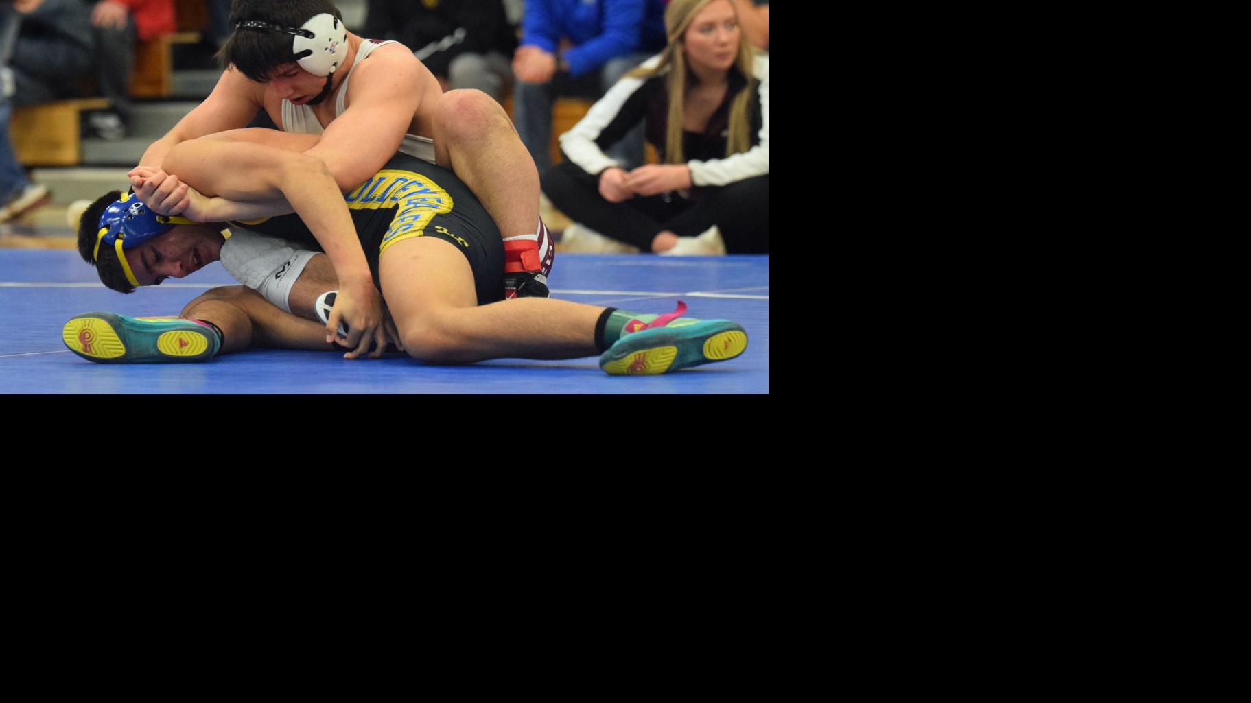 Photos Mukwonago Wrestling Advances To Wiaa State Tournament