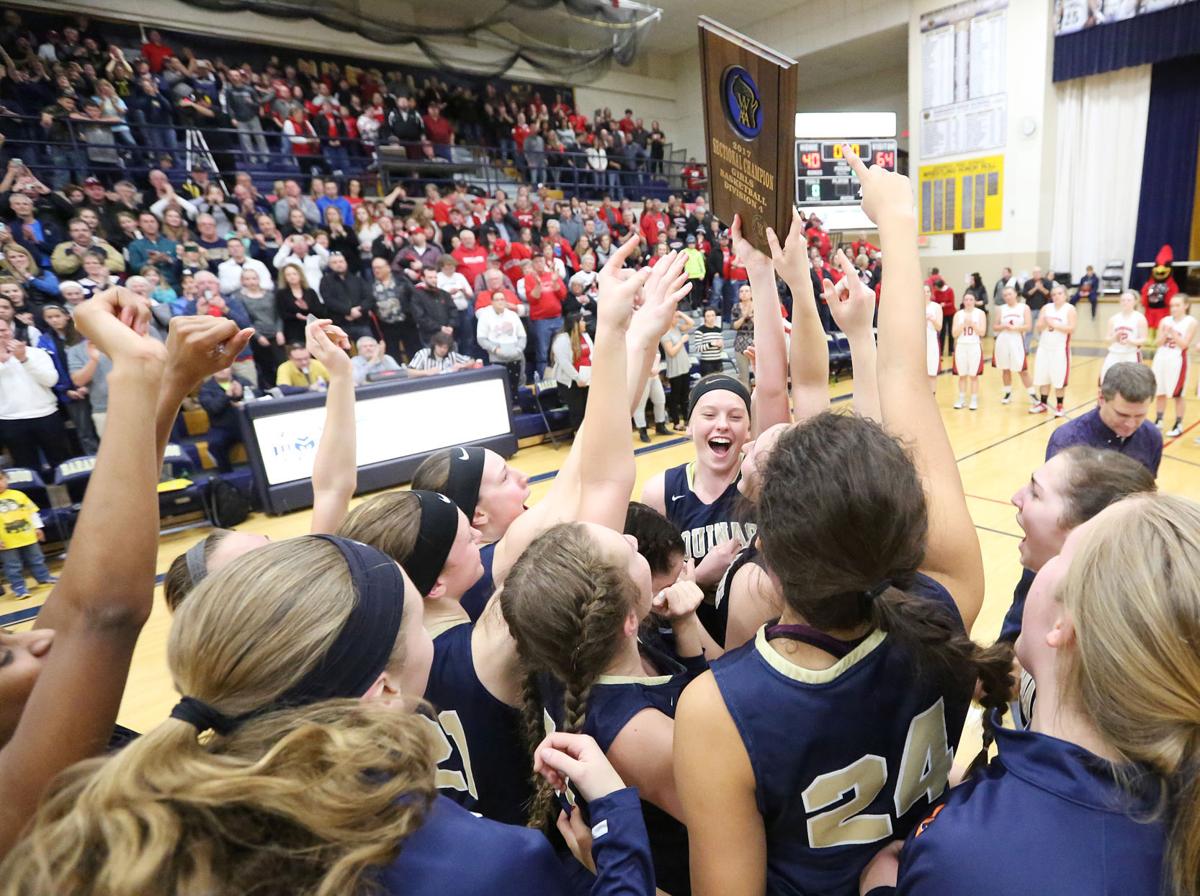 High school basketball La Crosse Aquinas focused and ready