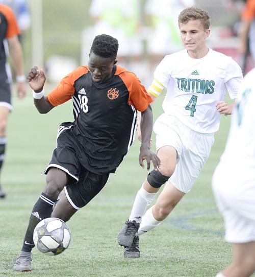 WIAA boys soccer photo: Verona's Stanley Maradiaga