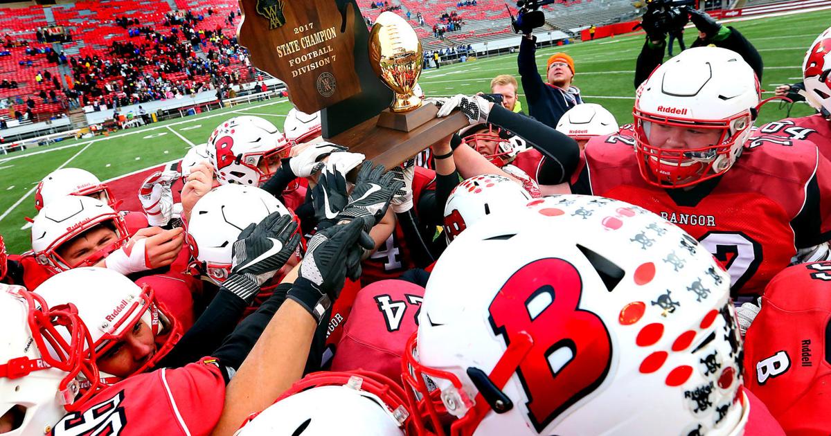 No. 3 Bangor High School football wins Division 7 title