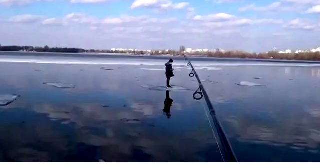 Man rescues child floating on ice with fishing rod