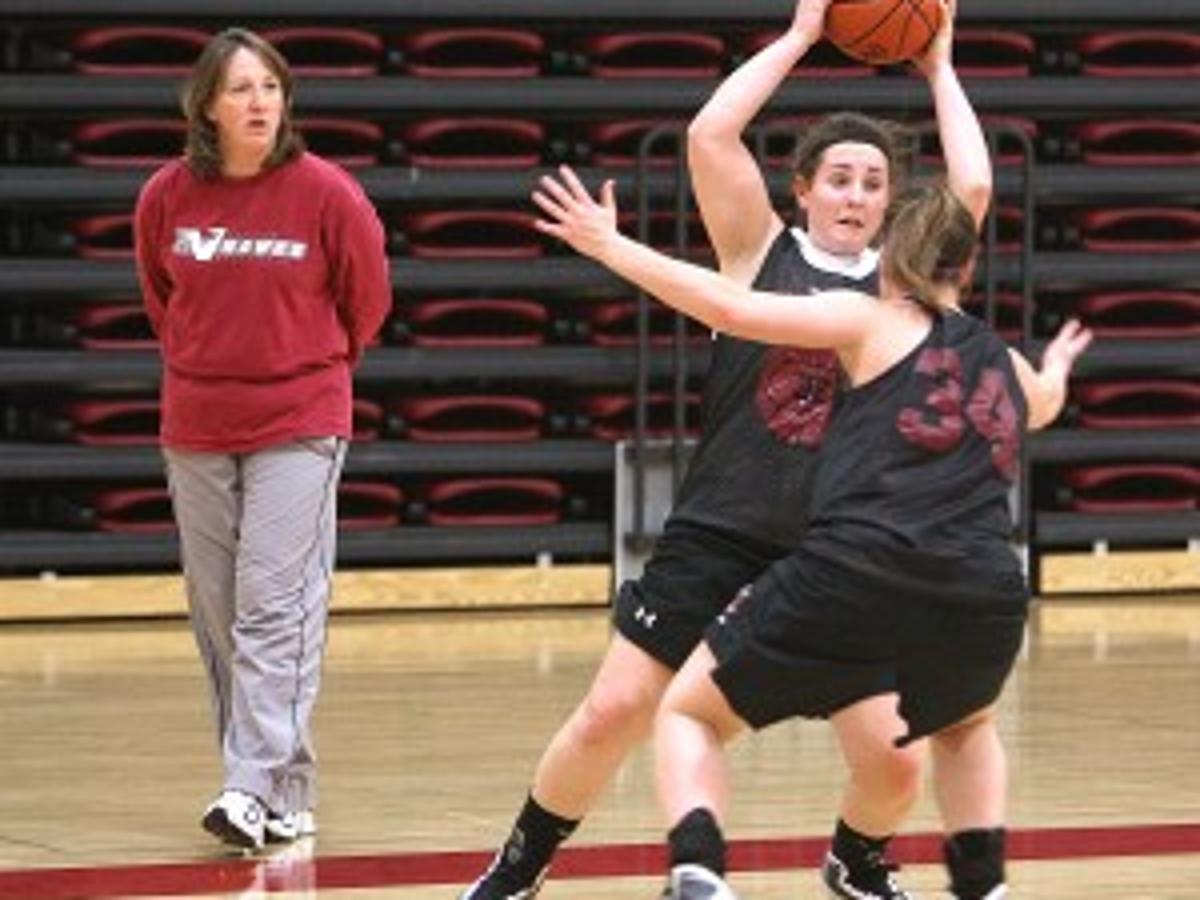 Viterbo Women S Basketball Addition Of Eight Freshmen Has Coach