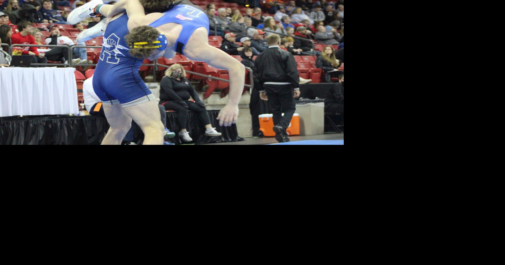 WIAA individual state wrestling La Crosse Aquinas' Hargrove, Klar make