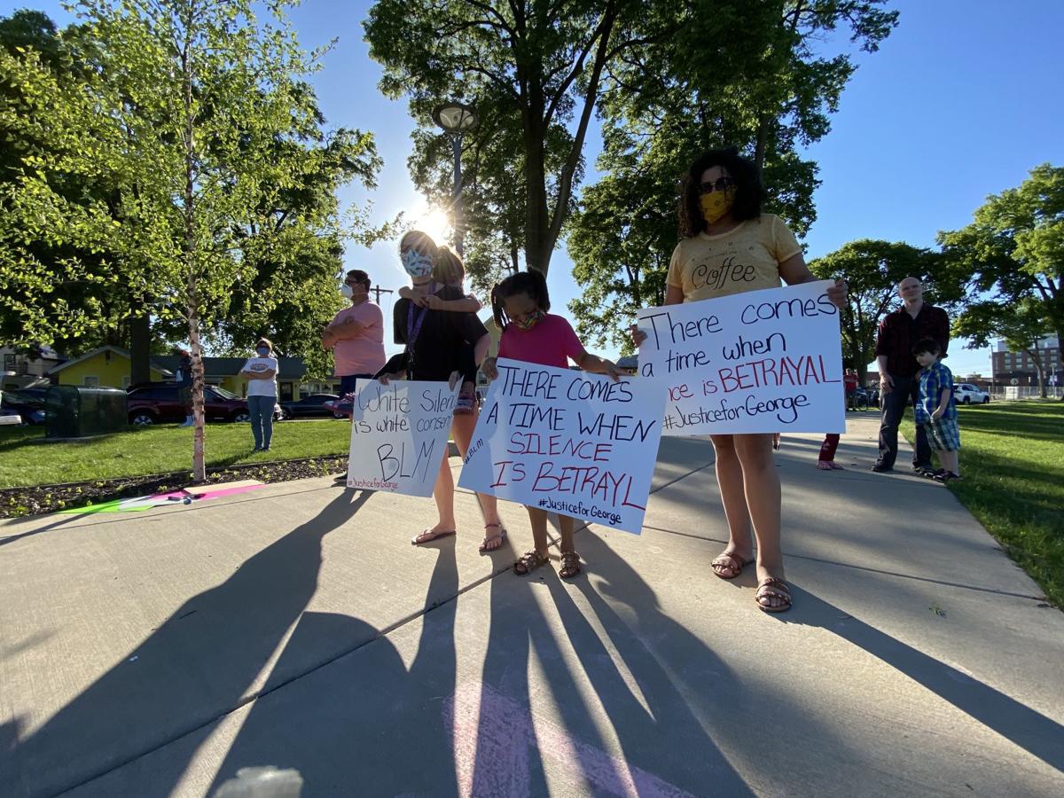 La Crosse Protests For Second Night Mayor S Wife Pepper Sprayed Local News Lacrossetribune Com