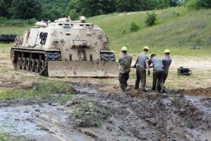 Soldiers learn tracked vehicle recovery at Fort McCoy