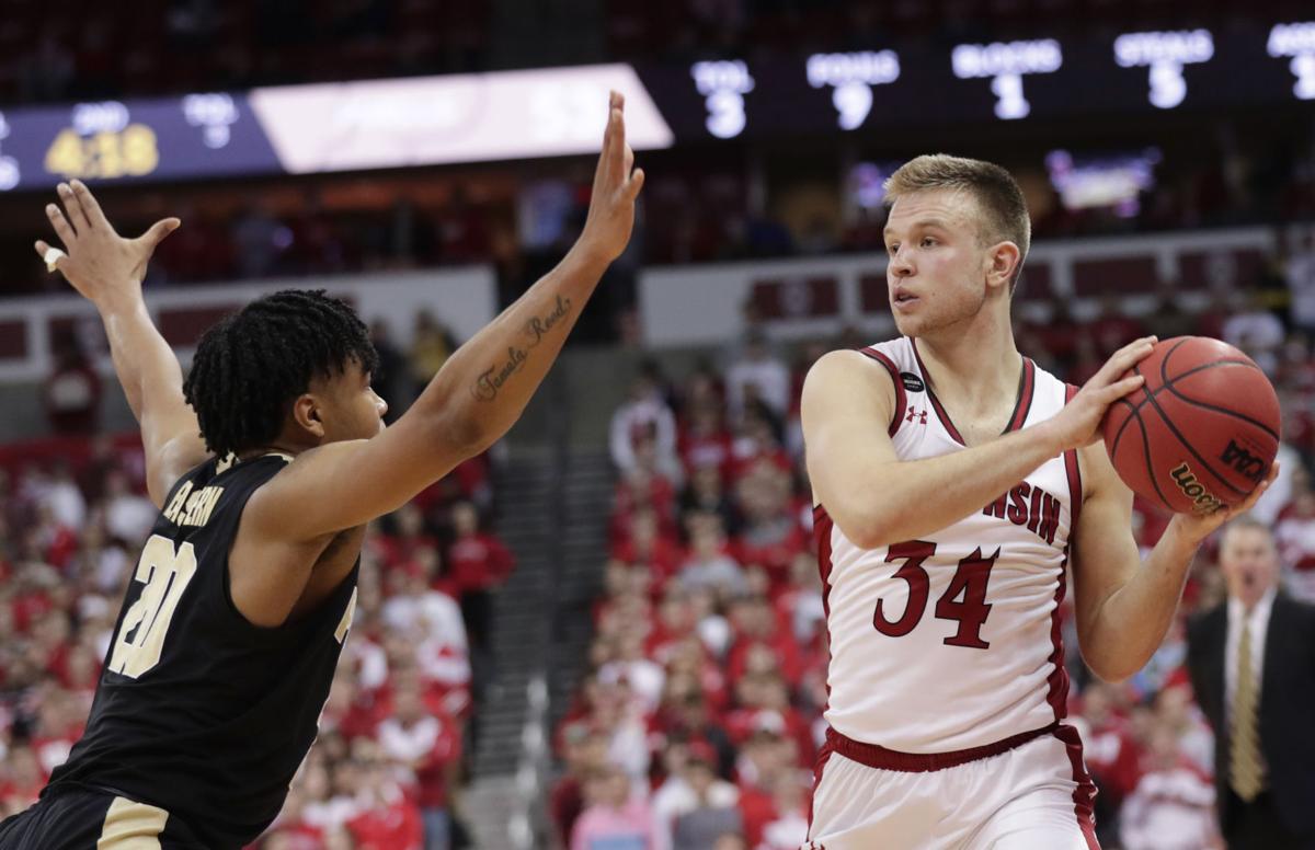 Tom Oates Wisconsin Badgers Carrying On Tradition By Hitting