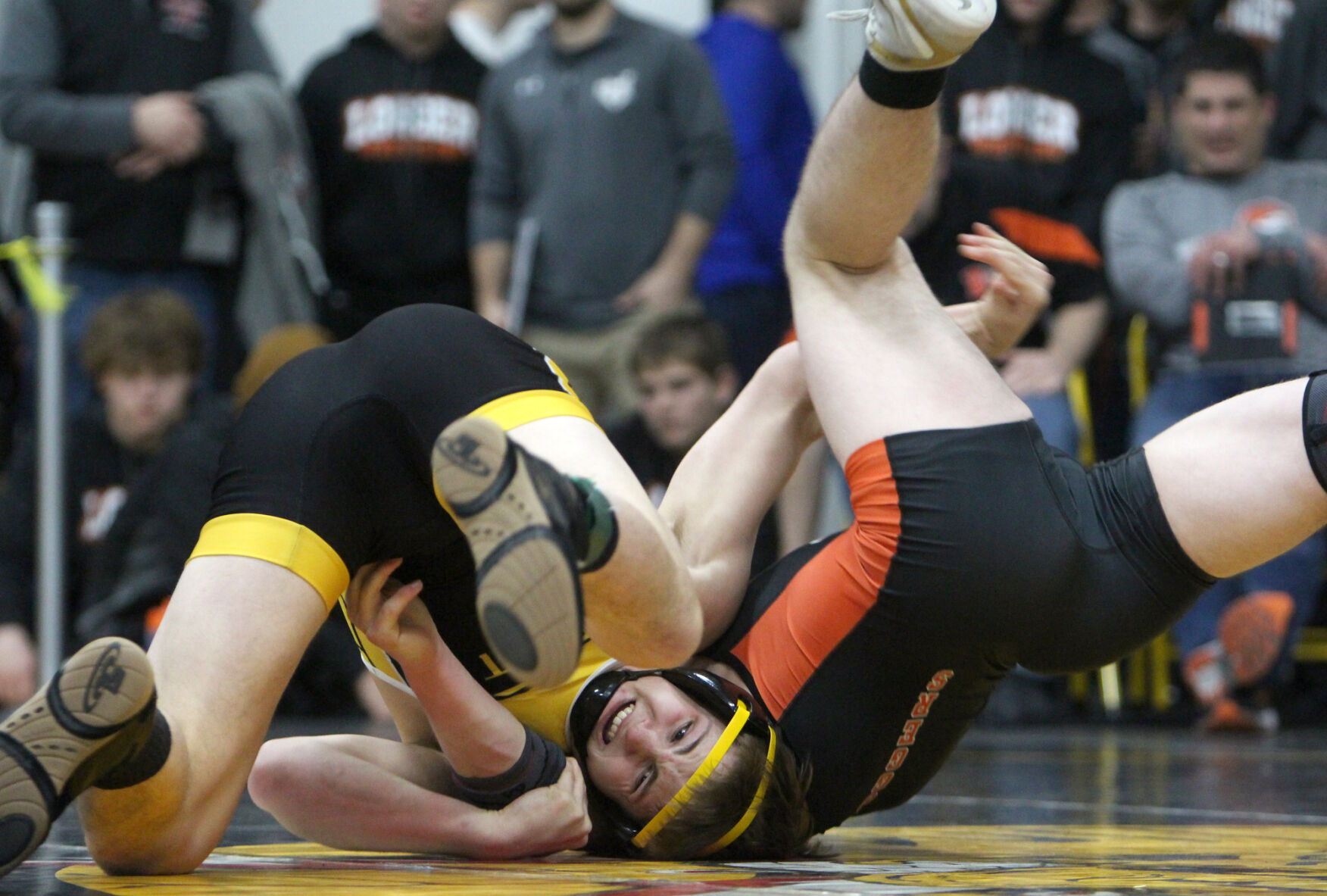 Prep Wrestling Sonnentags, Drier and Pfeiffer win titles for Cadott at home invitational Foto