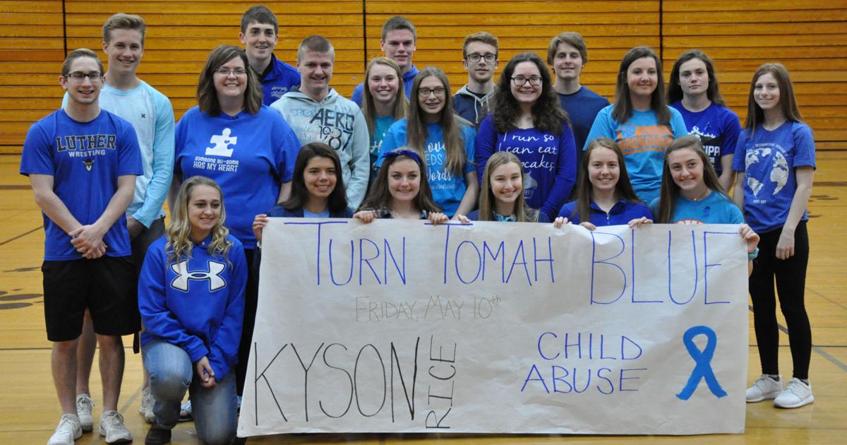 Tomah High School students 'turn Tomah blue' to honor young Kyson Rice