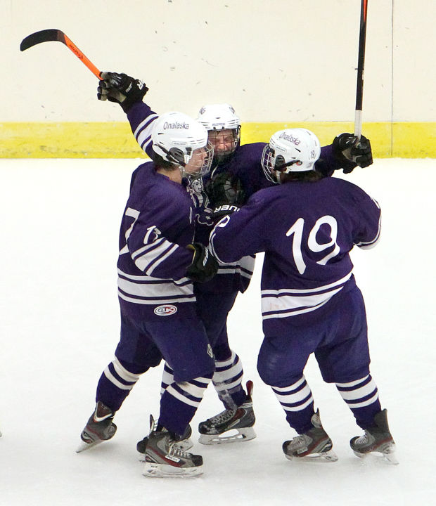 Tepp's goal pushes Hilltoppers into semifinals : Onalaska Hilltoppers