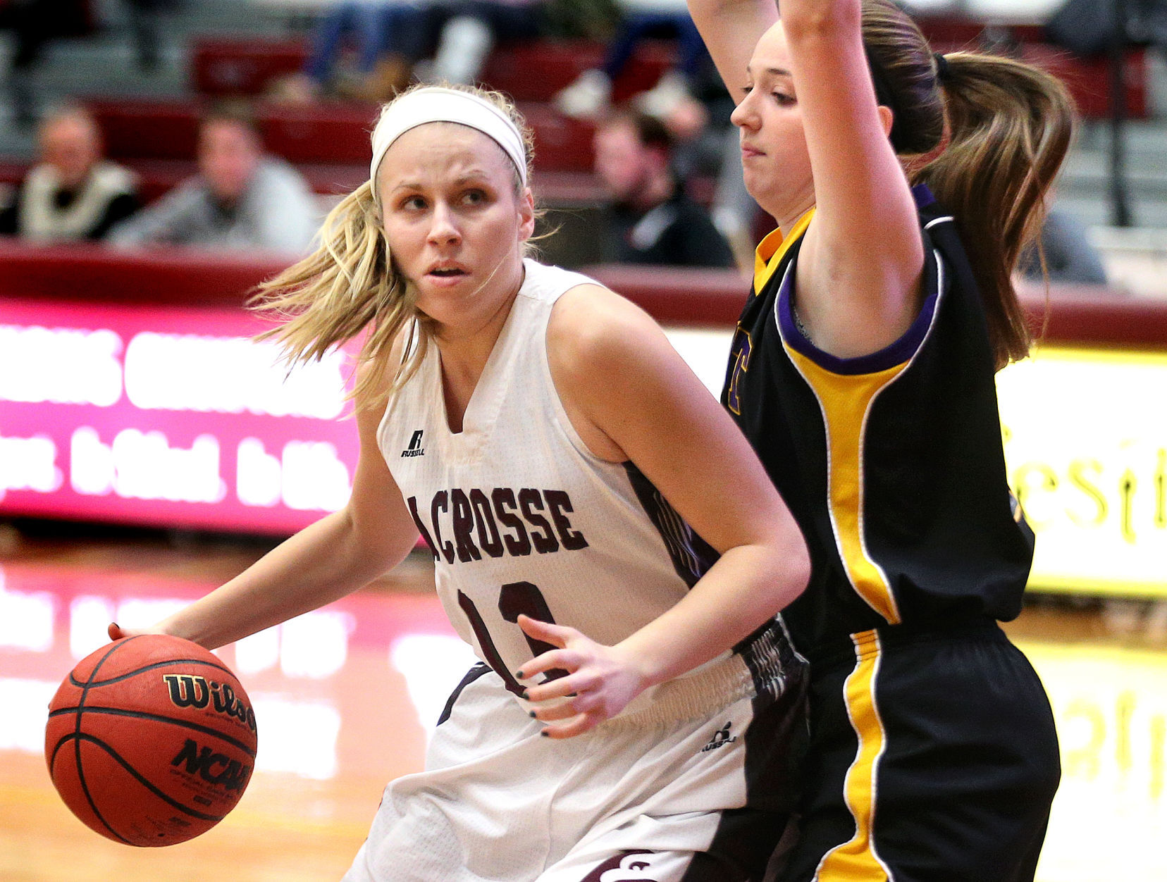 UW La Crosse Basketball Eagles Knock Off Stevens Point College UW La Crosse Basketball Eagles Knock Off Stevens Point College