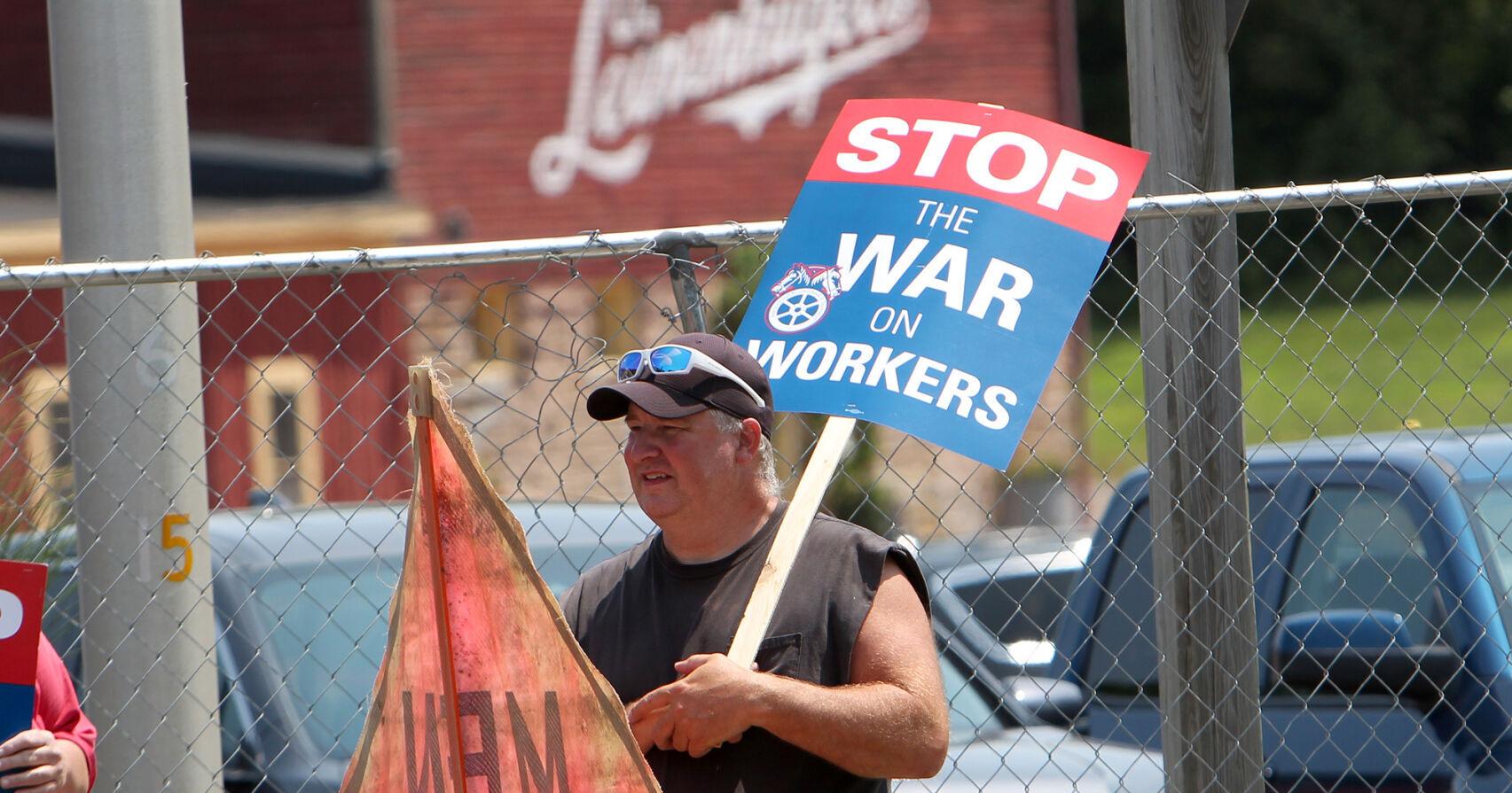Workers strike at Leinenkugel's Brewery in Chippewa Falls - Vimarsana News