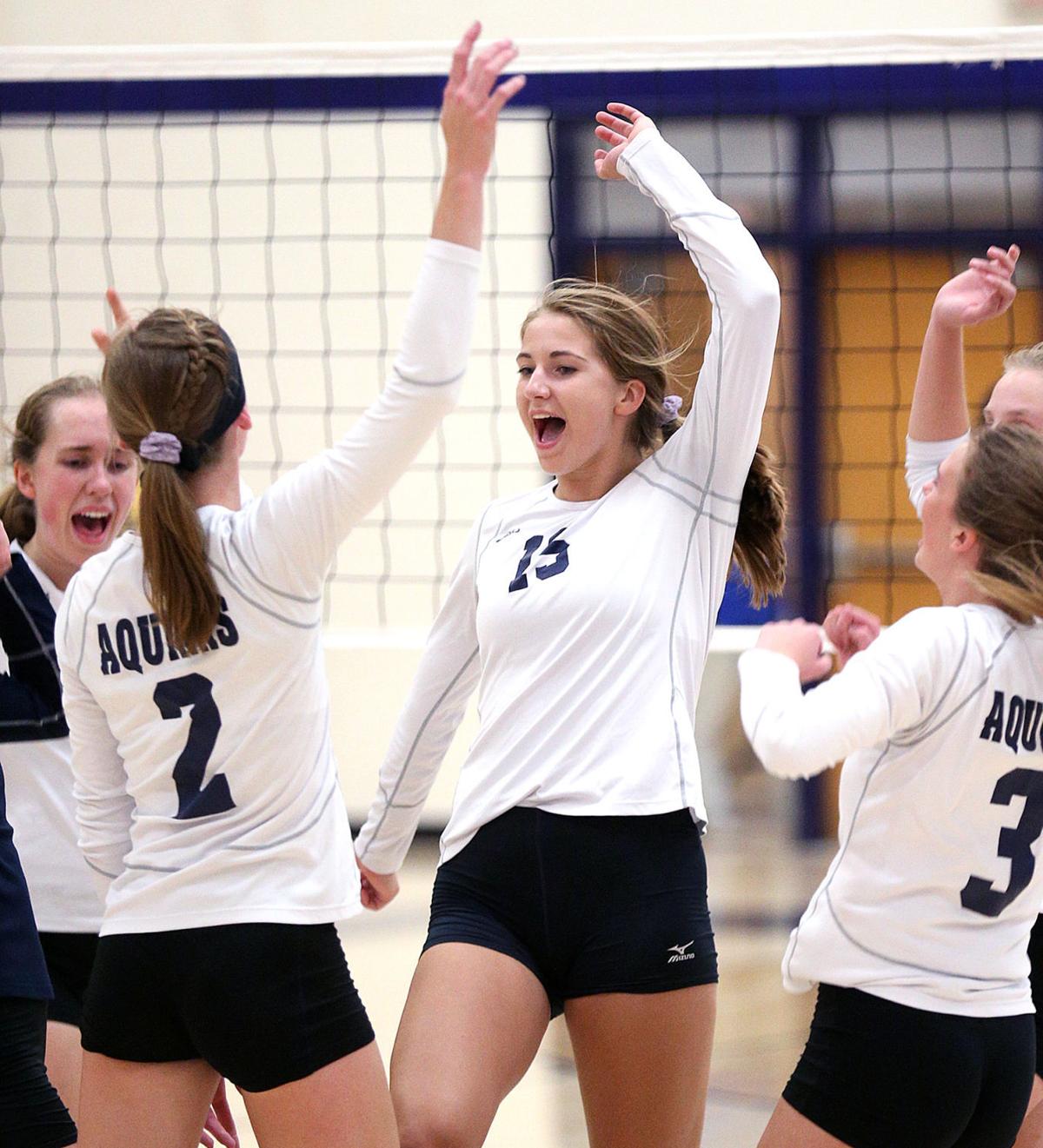 High school volleyball La Crosse Aquinas needs 5 sets to extend MVC