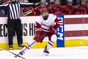 Wisconsin men's hockey leading scorer enters transfer portal; goalie commits to Badgers