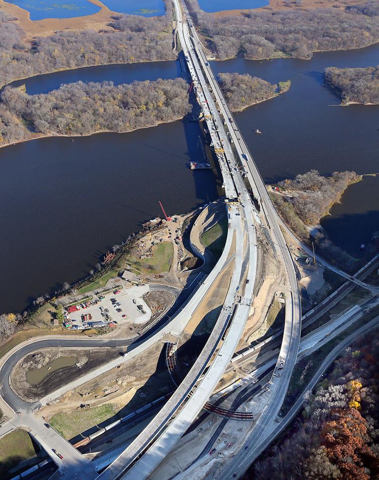 Minnesota, Wisconsin celebrate completion of I90 bridge