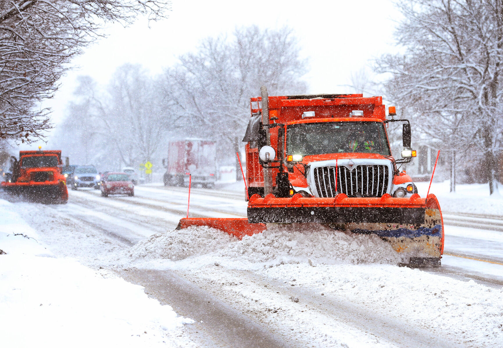 Stay home experts tell Wisconsin residents to take blizzard