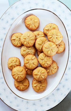 EatingWell: A twist on traditional Italian holiday cookies