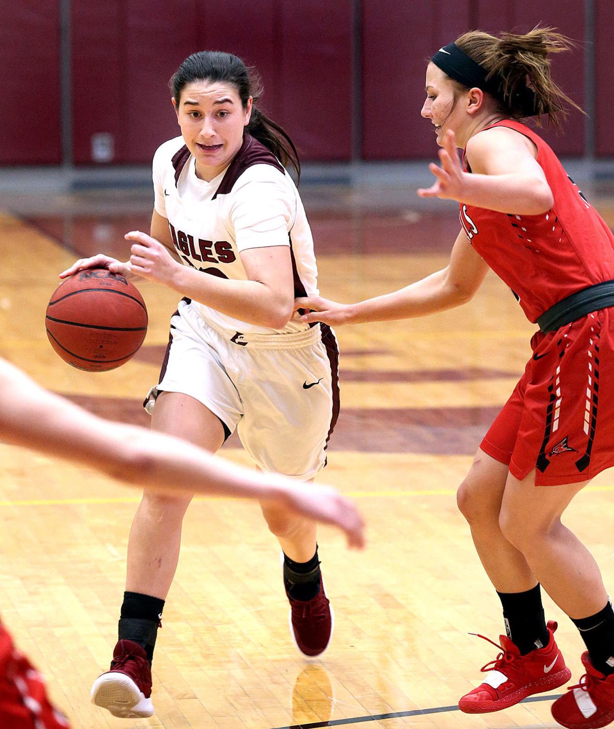 College basketball UWLa Crosse women roll past Falcons College