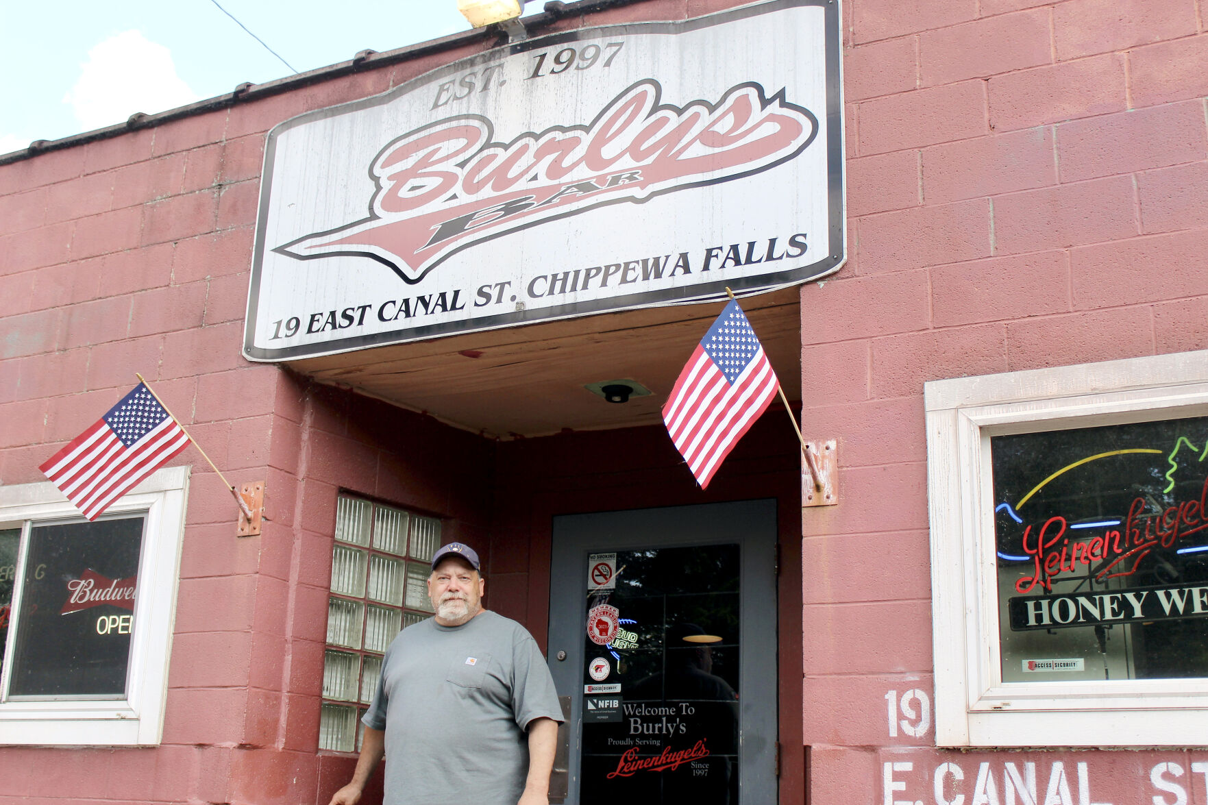 Chippewa Falls bars stop serving Leinenkugel s beer to support