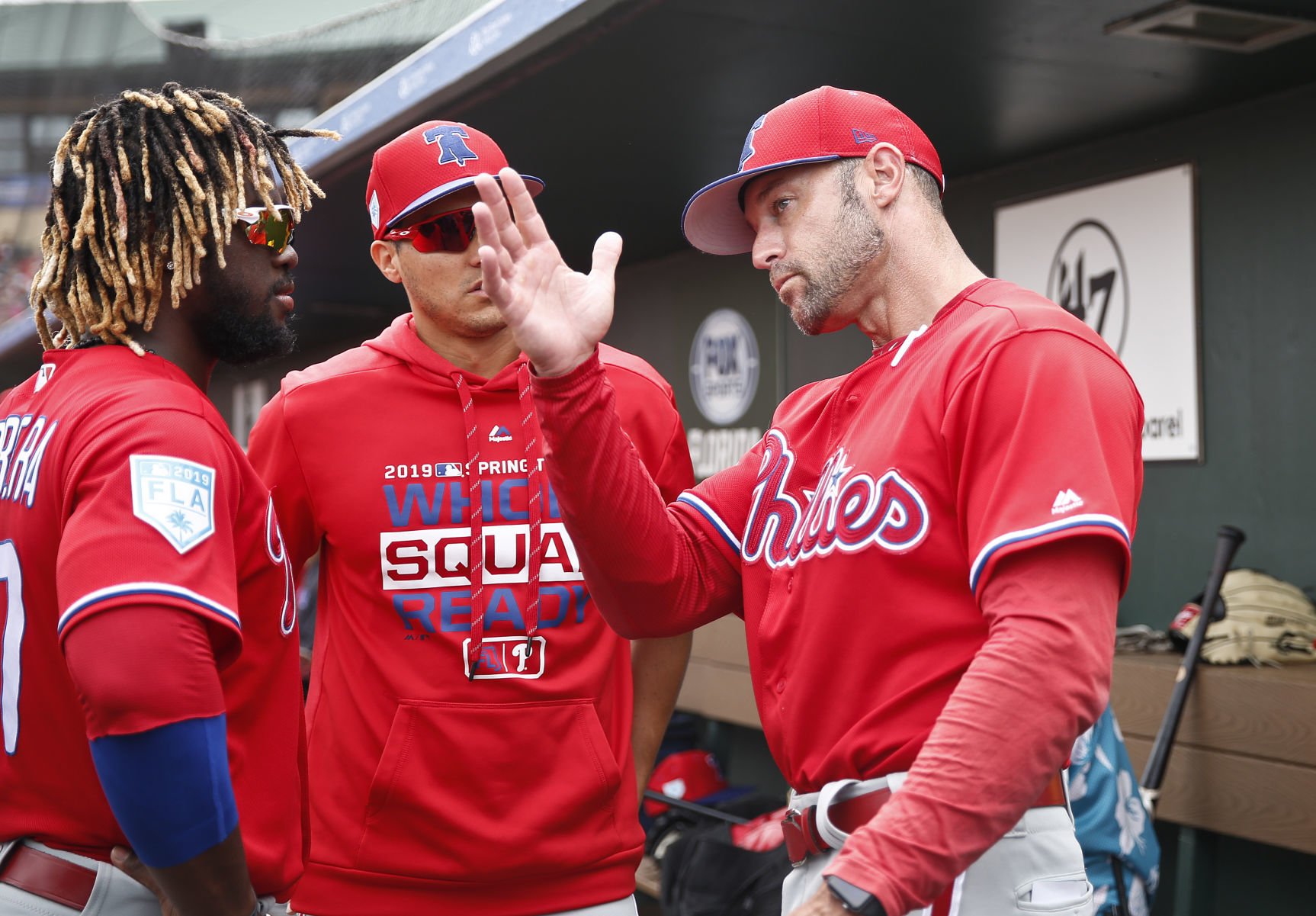 mlb bans red baseball caps