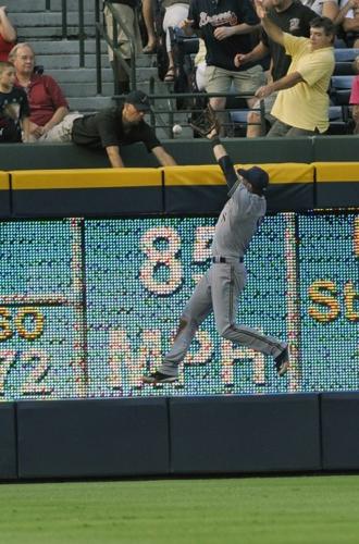 Hart, Fielder power Brewers past Braves