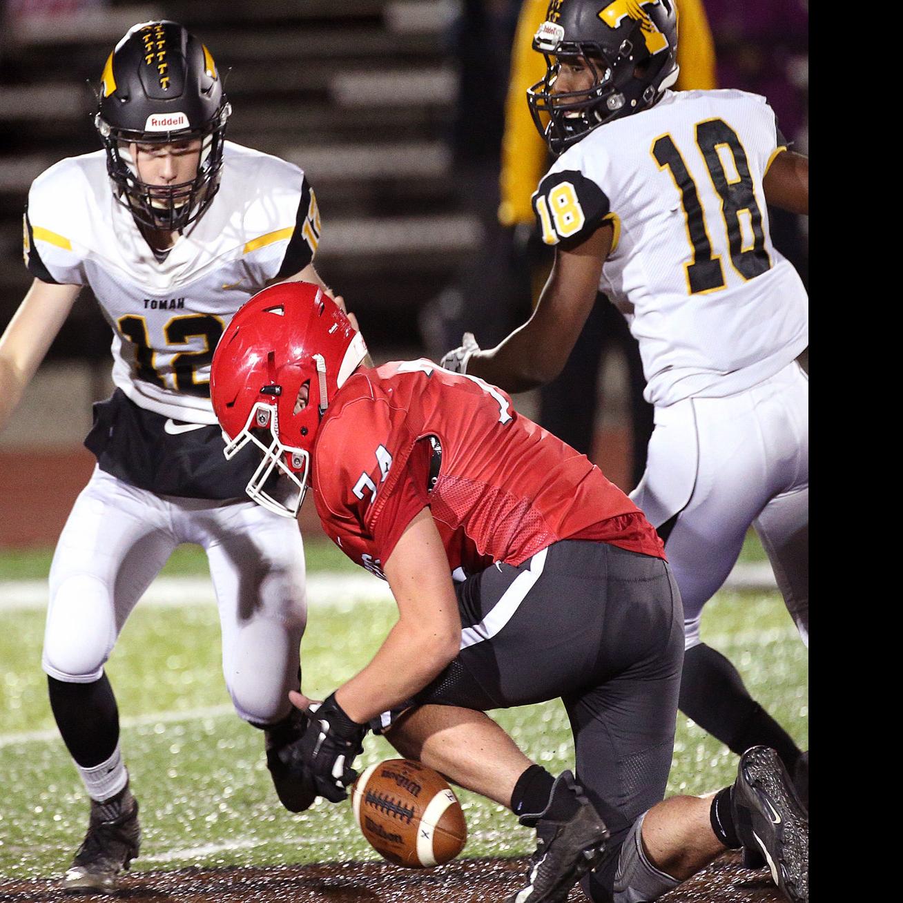 High School Football Max Harcey Scores Three Times To Lead La
