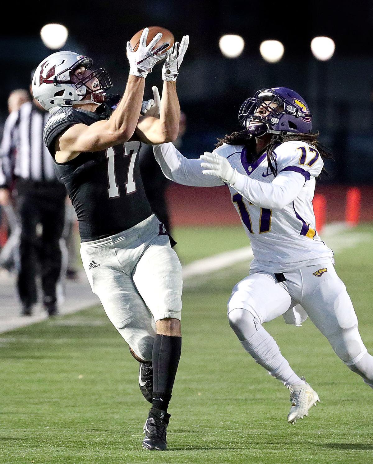 Uw La Crosse Football Eagles Put On A Show In 63 27 Night Win