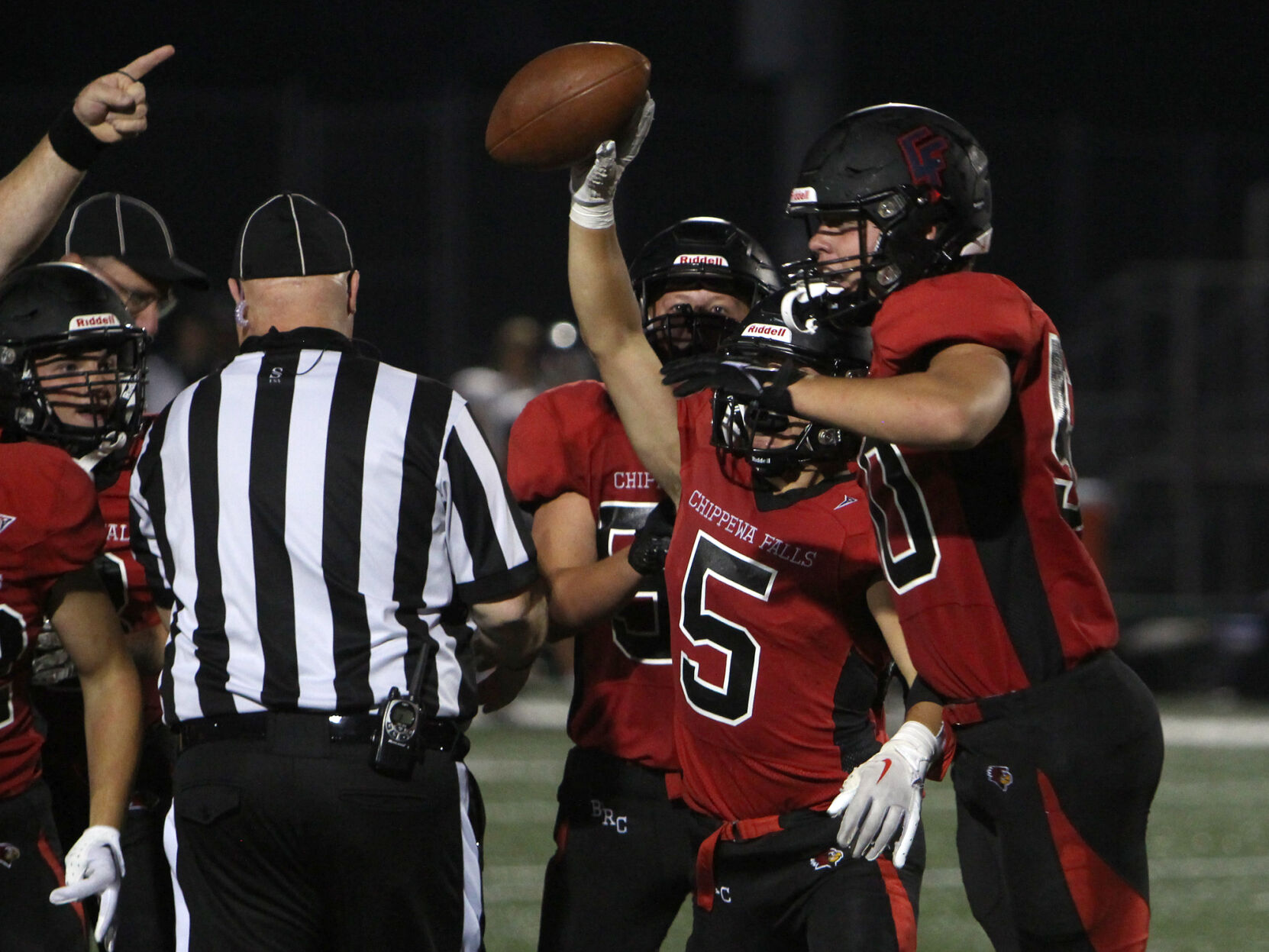 High School Football Young Chi Hi holds off Holmen