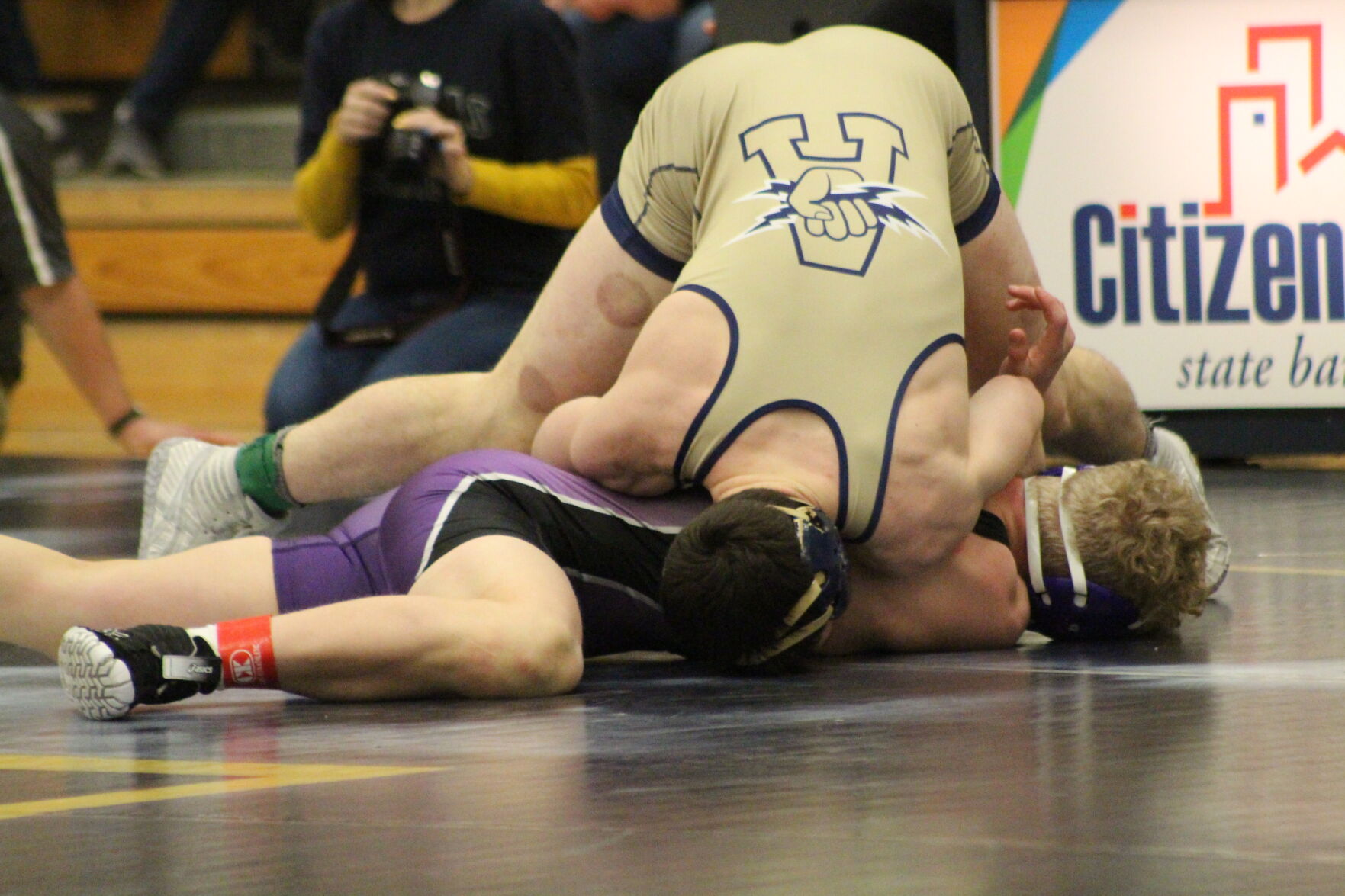 WIAA regional wrestling roundup La Crosse Aquinas dominates regional