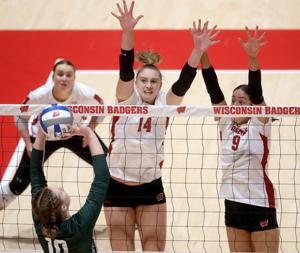 Late-arriving block party comes through for Wisconsin volleyball