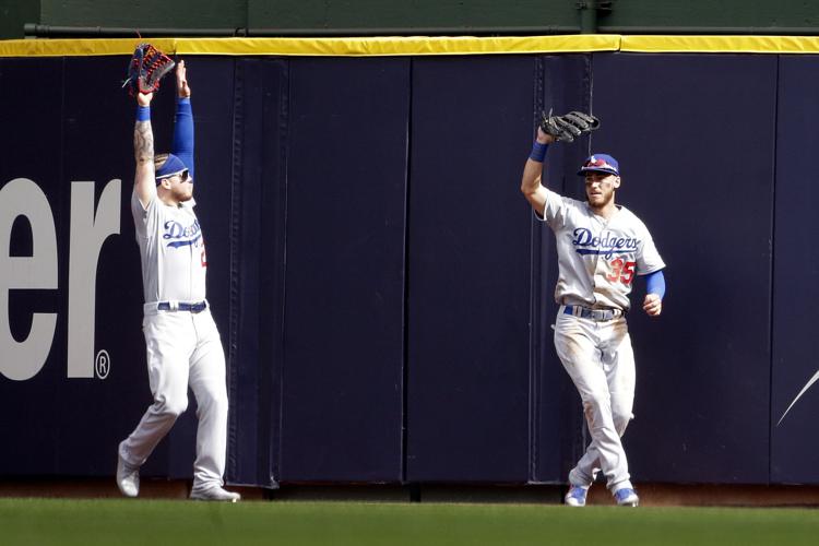 Watch: Mike Moustakas double lifts Milwaukee Brewers over St