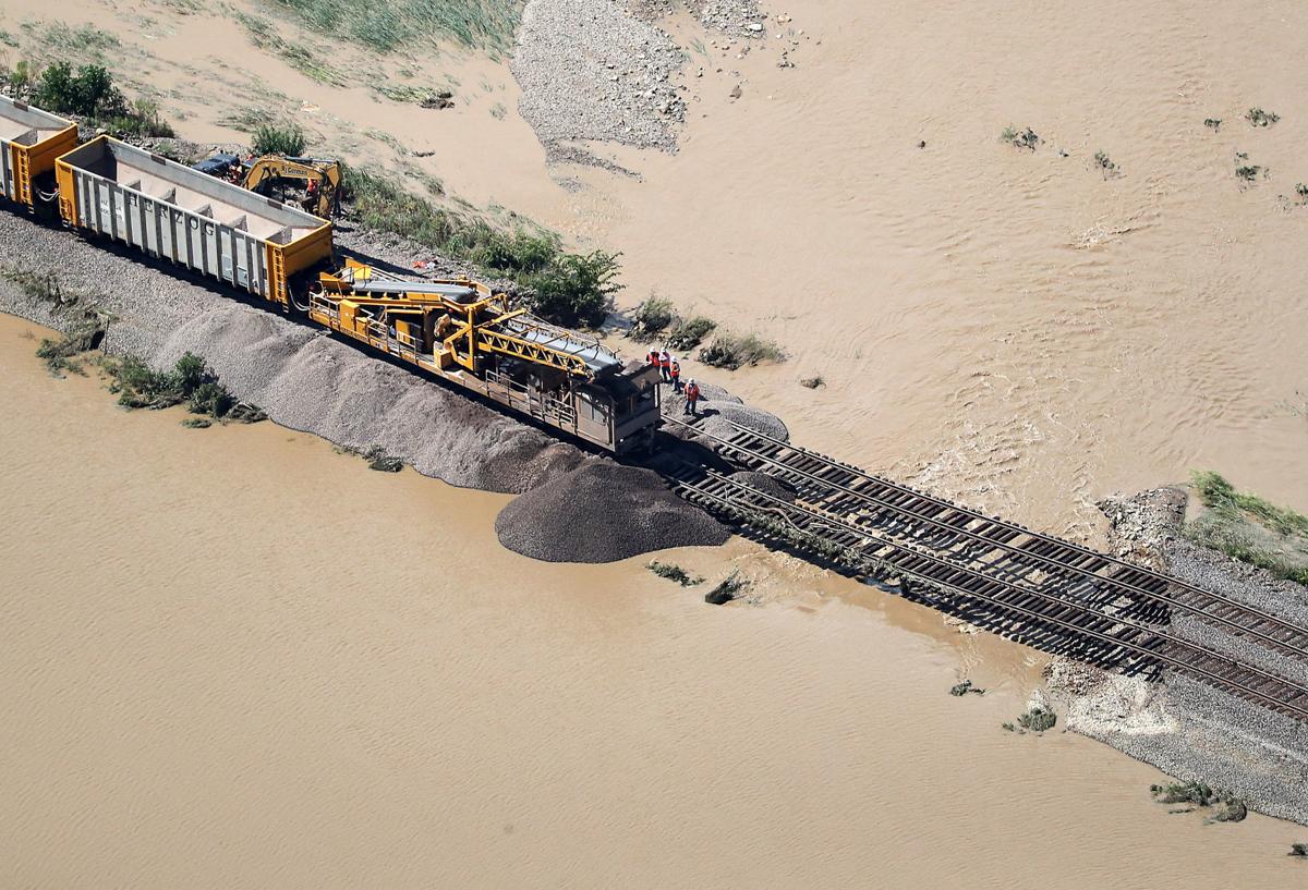 Traffic Restored After Hundreds Of Amtrak Passengers Stranded By Flooding Bnsf Working To Restore Freight Service Along Mississippi River Local News Lacrossetribune Com