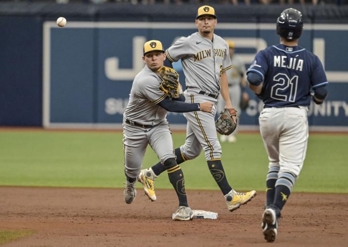 Davis plays way into Brewers' outfield picture