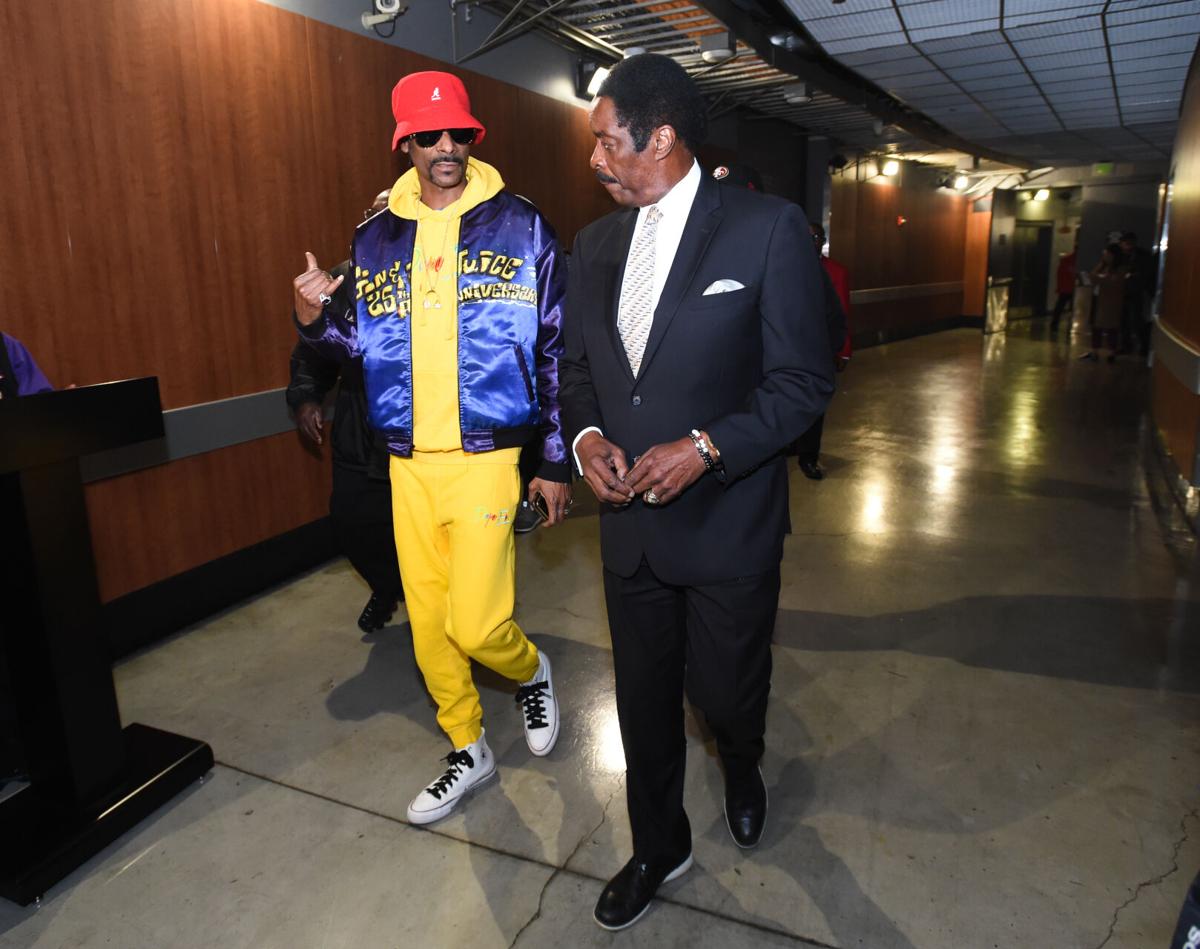 LA Kings - Snoop Dogg is back at Staples Center on