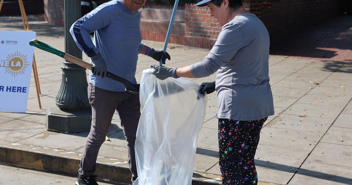 Shine Los Angeles: Mayor, residents clean streets after raids