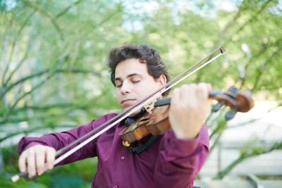La Violinist Finds Hope In Music Arts And Culture Ladowntownnews Com