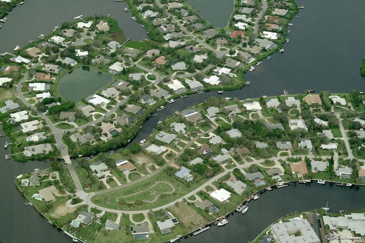 FLINDI017037NeighObliq9678W_111104