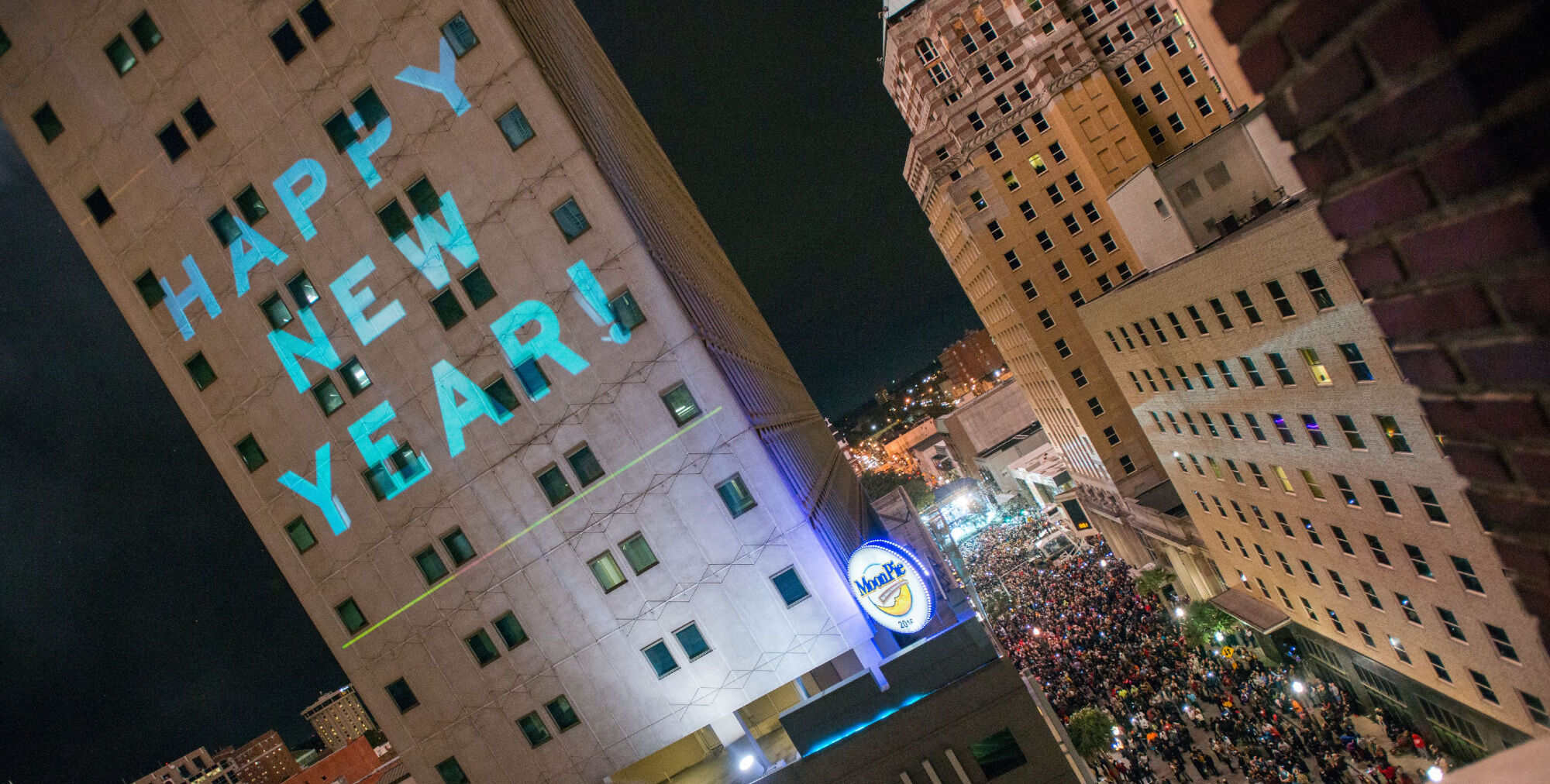 Mobilians Ring In 2024 With Annual MoonPie Drop News   658c445b669af.image 