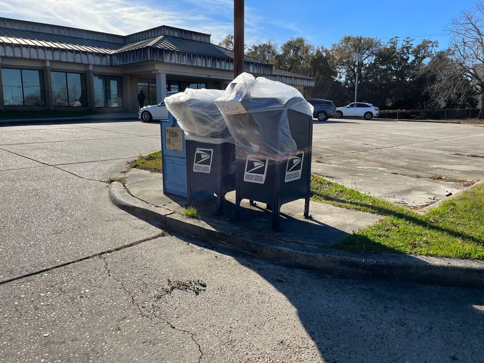 Blue mail collection boxes being removed in Mobile ahead of primary ...