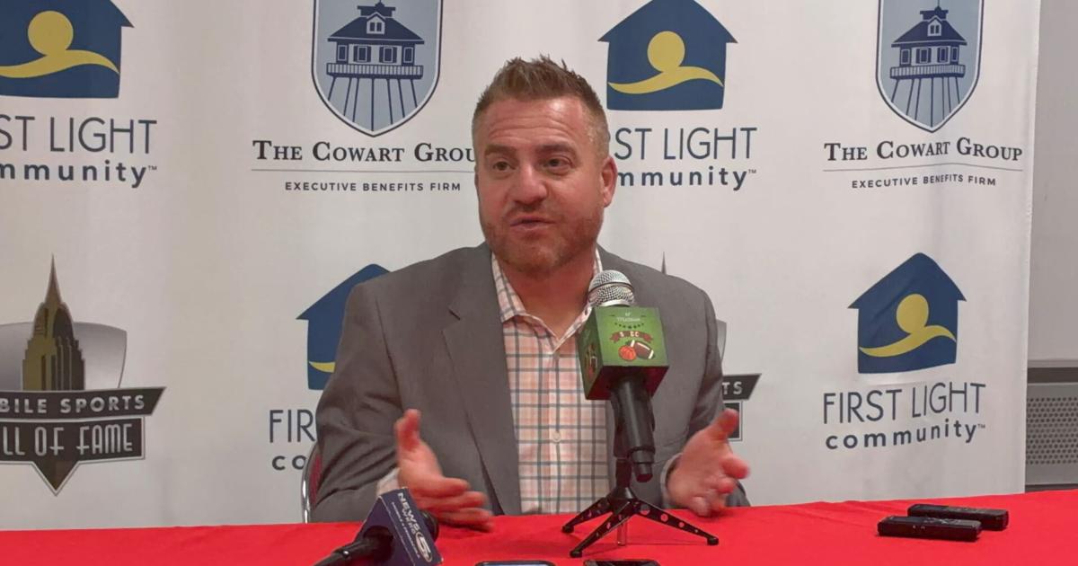 Q&A: Auburn head coach Alex Golesh