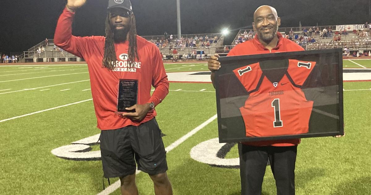 Theodore football honors CJ Mosley | Sports | lagniappemobile.com