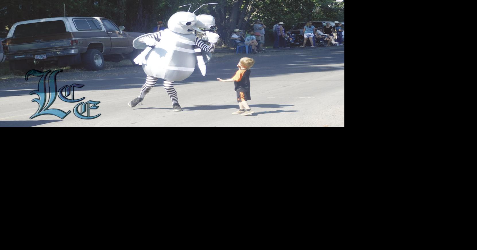 Crowds “buzz” into annual Paisley Mosquito Festival Lifestyles