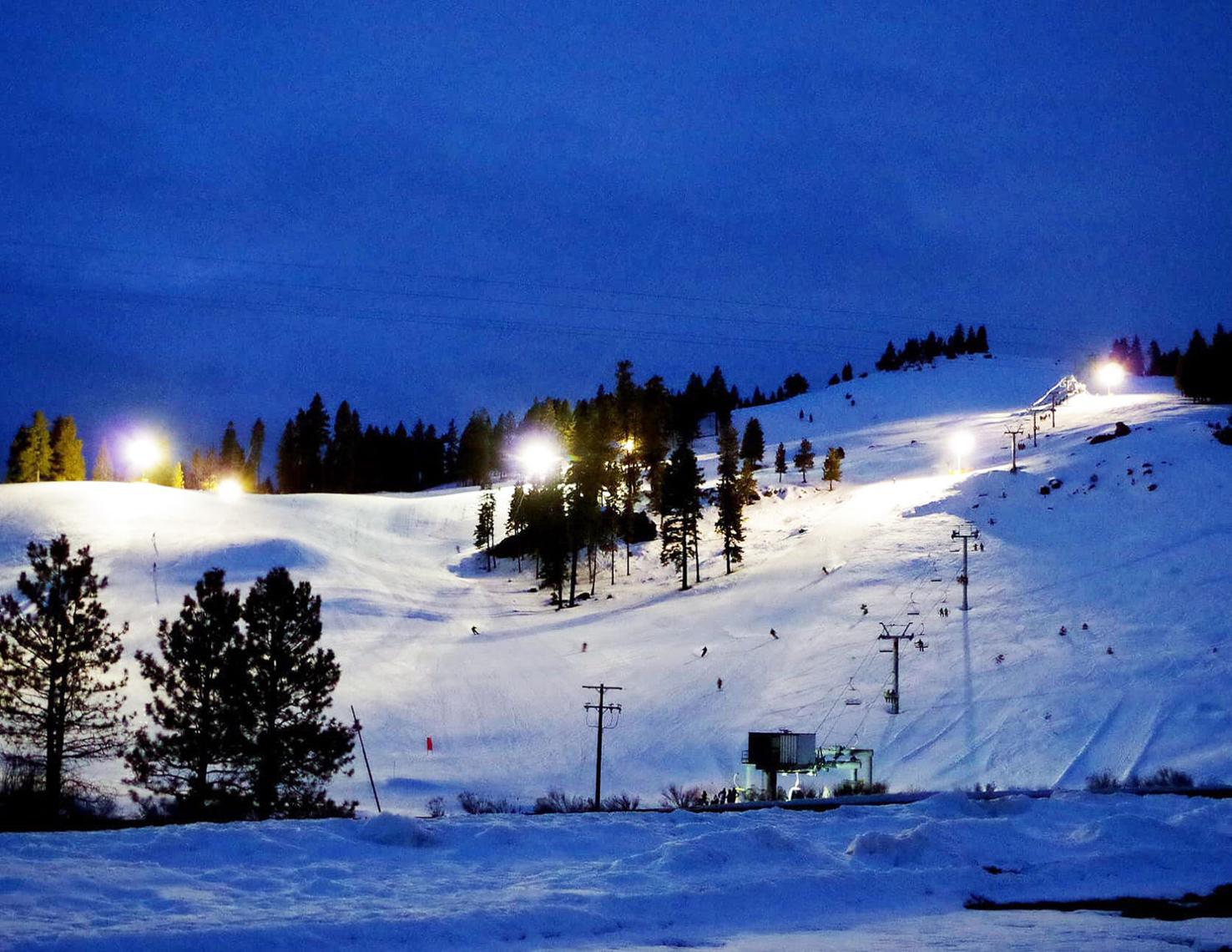 night-skiing-under-the-stars-at-warner-canyon-lakecountyexam