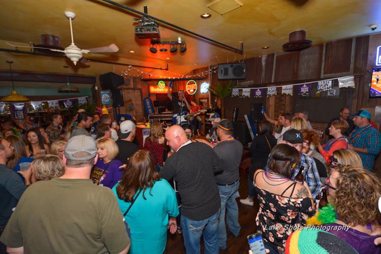 MardiGrasPubCrawl 2017 014.jpg