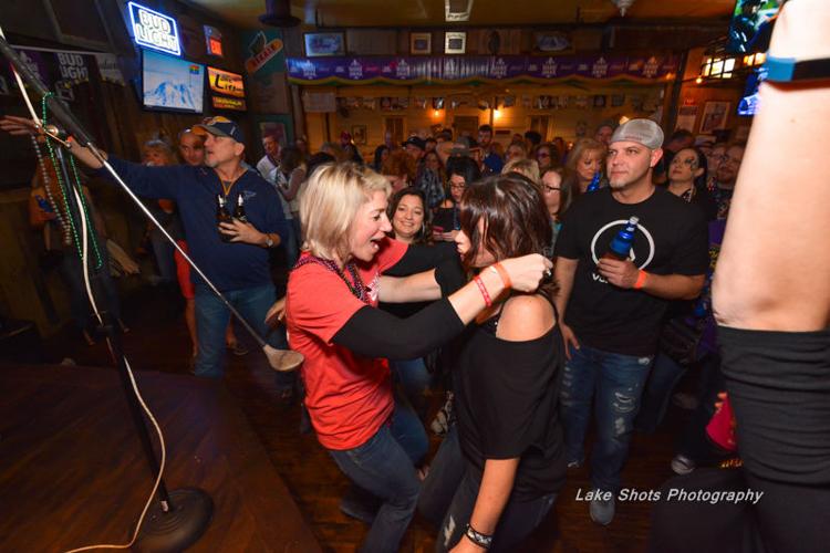 MardiGrasPubCrawl 2017 035.jpg