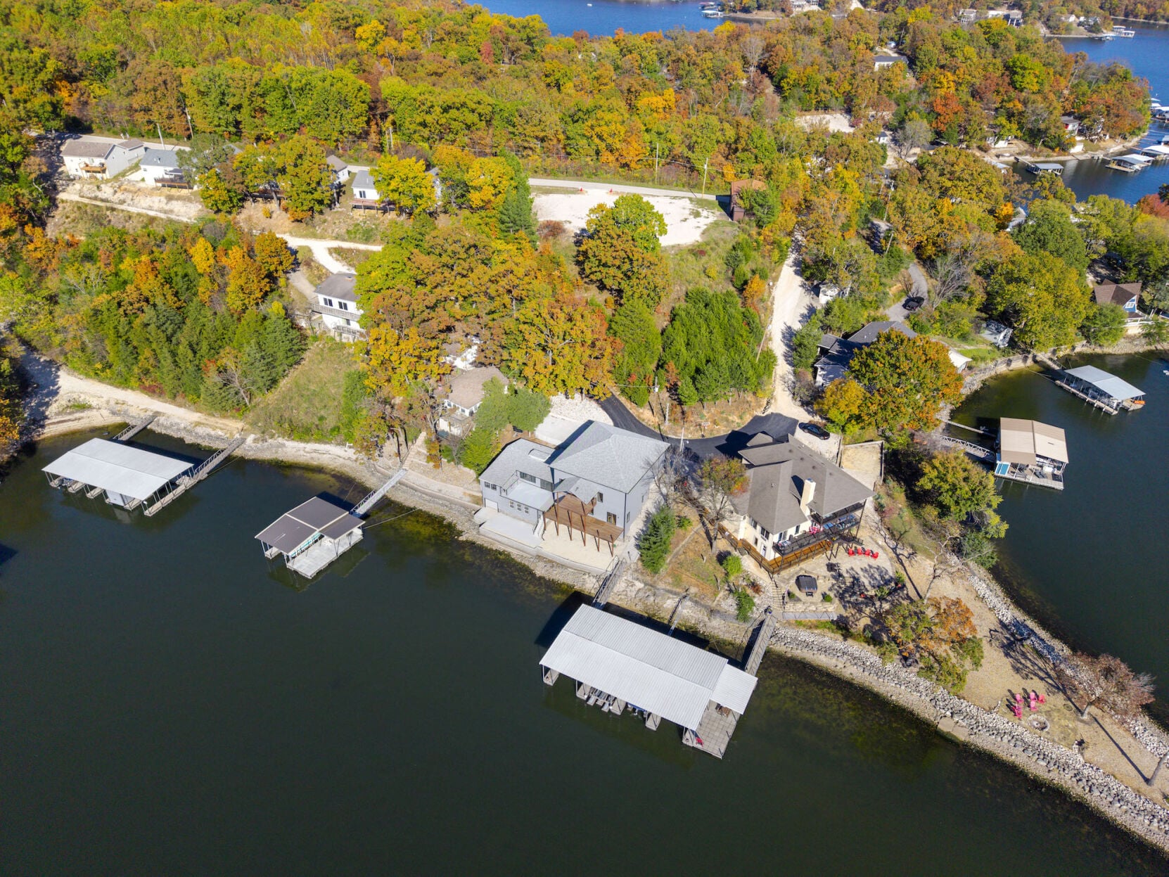 https://www.lakeexpo.com/real_estate/panoramic-views-huge-garage-a-bonus-acre-this-lakefront-home-just-got-a-price-drop/article_efa6ddad-c2d7-4bf7-97bd-117c8ecee809.html