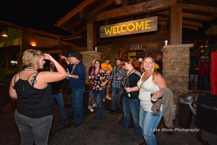 MardiGrasPubCrawl 2017 058.jpg