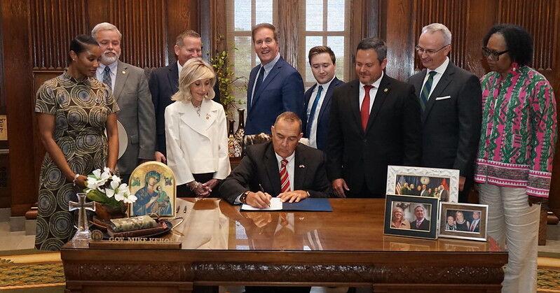 Kehoe Signs Education Overhaul Into Law, Including Statewide Phone Ban In Classrooms