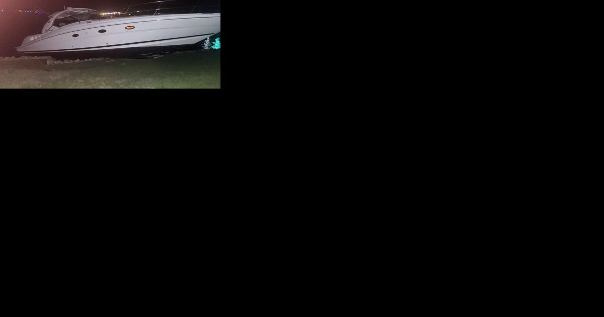 42-Foot Boat Crashes Into Lake Of The Ozarks Shoreline - Vimarsana News