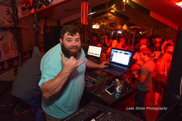 MardiGrasPubCrawl 2017 075.jpg