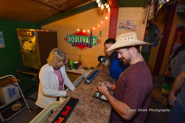 MardiGrasPubCrawl 2017 083.jpg